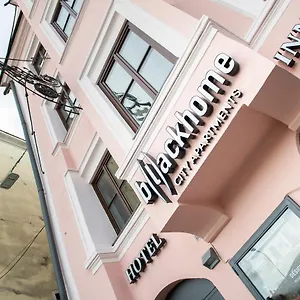 Blackhome Boutique I Contactless Check-in Ίνσμπρουκ